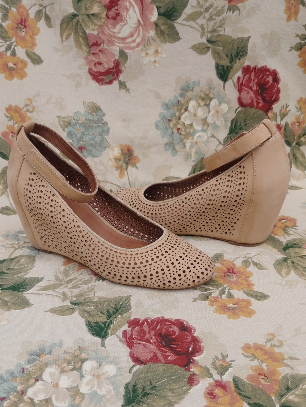 Jeffrey Campbell Wedge Cirque Ankle-Strap Shoes in Beige Women's 9.5